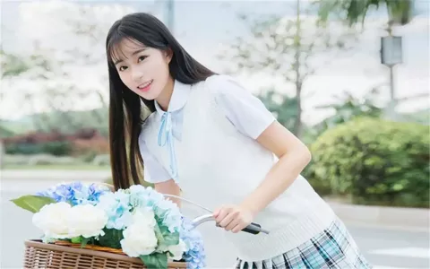 绍兴地铁保洁员违规穿越