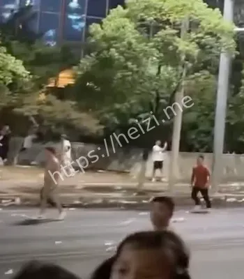 南昌秋水广场持刀捅人事件